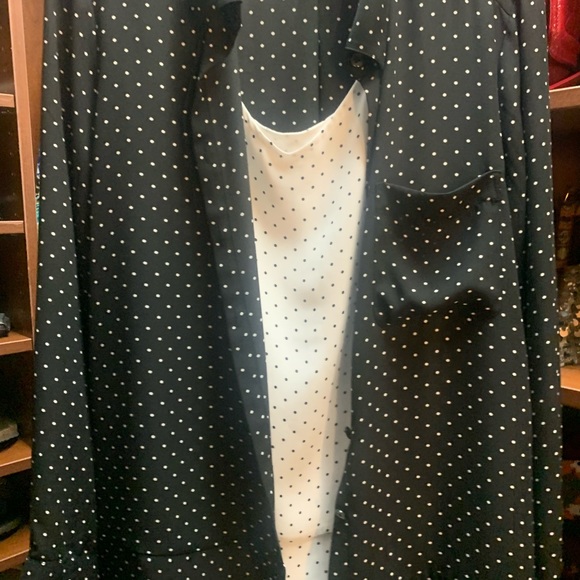 Button up - Picture 2 of 3